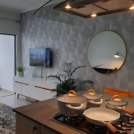 Mikeys Place On New: 2Bed2Bath No.1 With Free Wifinetflix Midrand Eksteriør billede