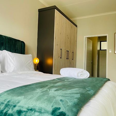 Mikeys Place On New: 2Bed2Bath No.1 With Free Wifinetflix Midrand Eksteriør billede