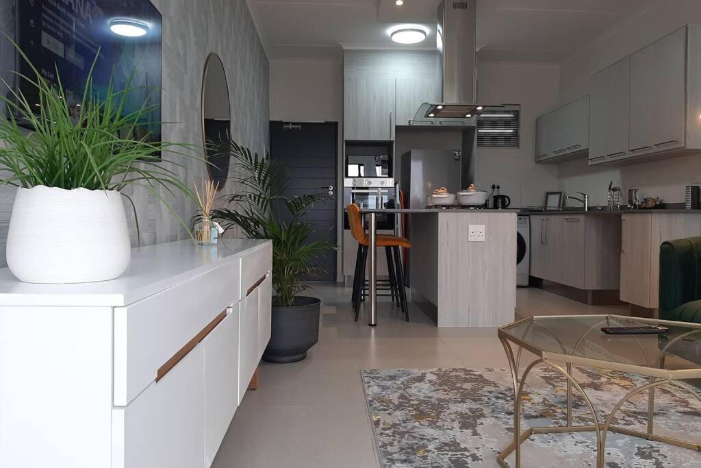 Mikeys Place On New: 2Bed2Bath No.1 With Free Wifinetflix Midrand Eksteriør billede